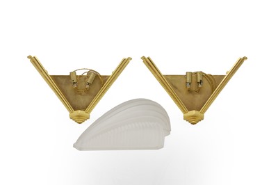 Lot 496 - An Art Deco style ormolu wall light