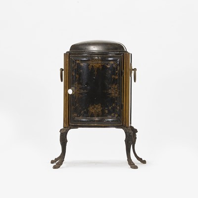 Lot 129 - A toleware plate warmer