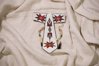 Lot 328 - A Native American beaded collar and tie