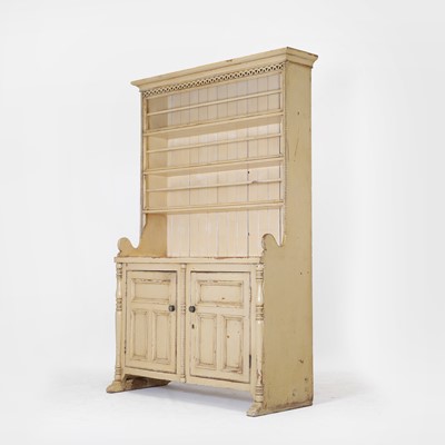 Lot 163 - A painted pine dresser