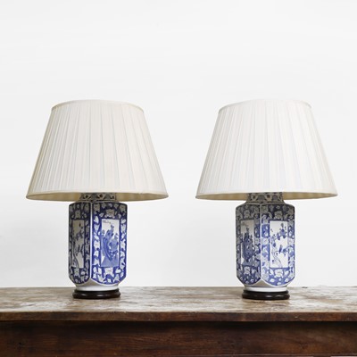 Lot 217 - A pair of blue and white table lamps and shades
