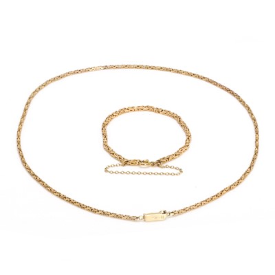 Lot 302 - A 9ct gold Byzantine link necklace and bracelet set