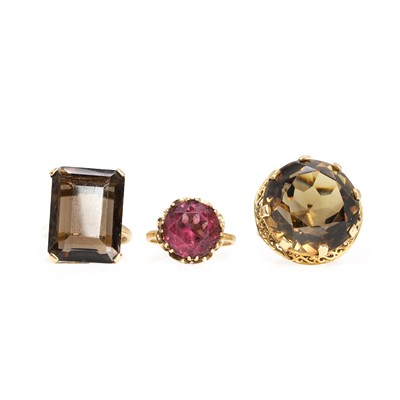 Lot 335 - A group of three single stone rings
