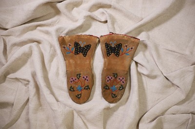 Lot 353 - A pair of Native American beaded hide mittens