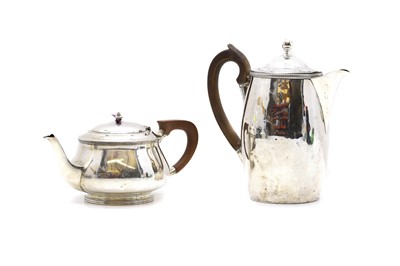 Lot 32 - A George III silver hot water pot