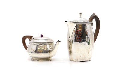 Lot 32 - A George III silver hot water pot