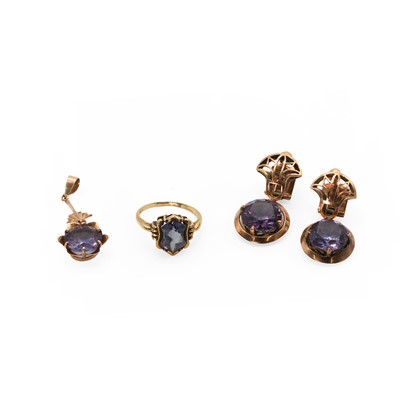Lot 301 - A small group of synthetic colour change sapphire jewellery