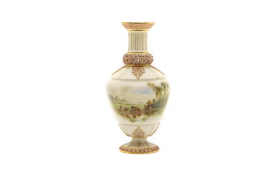 Lot 90 - A Grainger Worcester porcelain vase