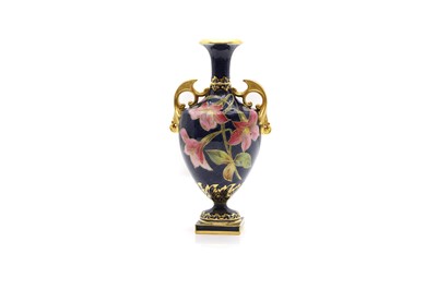 Lot 92 - A Grainger Worcester porcelain vase