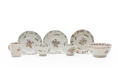 Lot 157 - A pair of New Hall teabowls and saucers