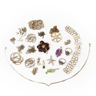 Lot 376 - A collection of silver jewellery