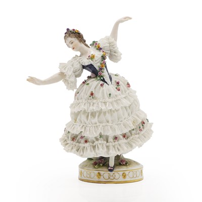 Lot 140 - A Volkstedt Rudolstadt porcelain figure