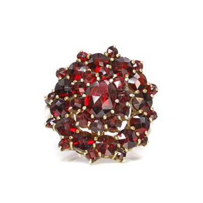 Lot 95 - A garnet cluster ring