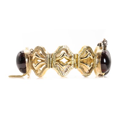Lot 8 - A Victorian carbuncle garnet and diamond bracelet