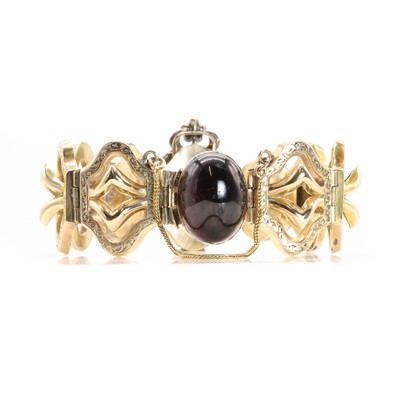 Lot 8 - A Victorian carbuncle garnet and diamond bracelet