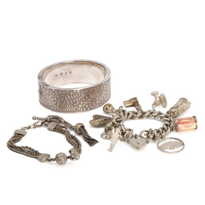 Lot 410 - A small group of silver jewellery