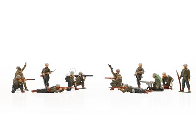 Lot 306 - A collection of painted lead soldiers