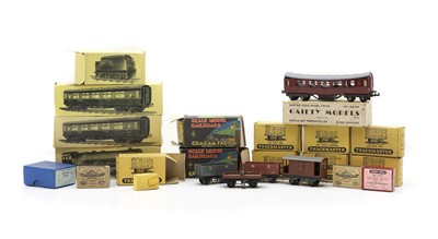 Lot 302 - A collection of railway rolling stock