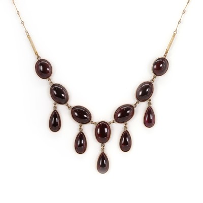 Lot 36 - A cabochon garnet fringe necklace