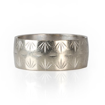 Lot 50 - An 18ct white gold ring