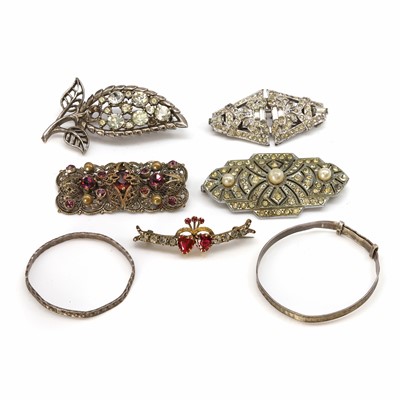 Lot 374 - A group of early 20th century and later silver and costume jewellery