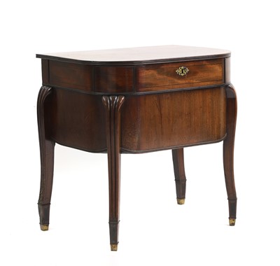 Lot 699 - A mahogany cellarette