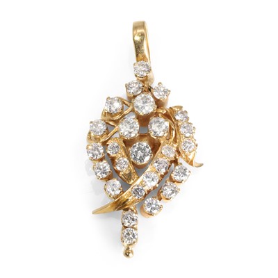 Lot 138 - A diamond drop pendant