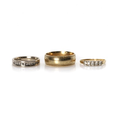 Lot 341 - A group of three gold rings