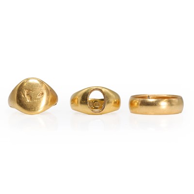 Lot 306 - A group of three gold rings