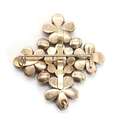 Lot 41 - A flat cut garnet pansy rivière necklace with detachable pendant/brooch