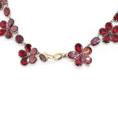 Lot 41 - A flat cut garnet pansy rivière necklace with detachable pendant/brooch
