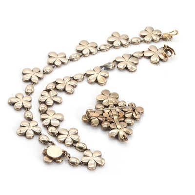 Lot 41 - A flat cut garnet pansy rivière necklace with detachable pendant/brooch