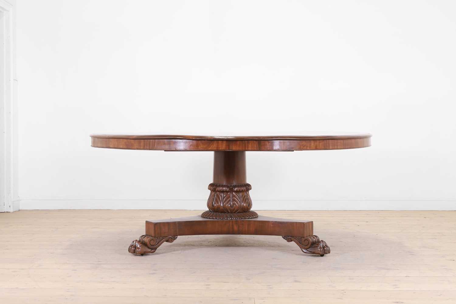 Lot 41 - A William IV mahogany breakfast/dining table