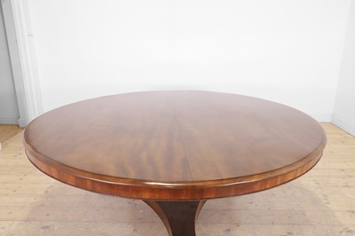 Lot 41 - A William IV mahogany breakfast/dining table