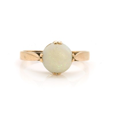 Lot 26 - An Edwardian opal ring