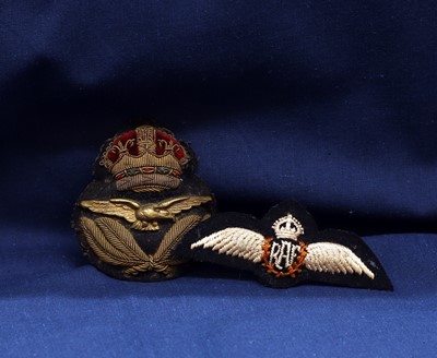 Lot 64 - An RAF World War Two Officers' cap badge