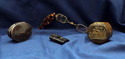 Lot 60 - A collection of tortoiseshell items