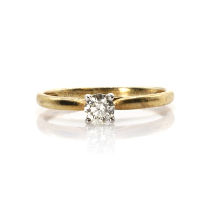 Lot 56 - A 9ct gold single stone diamond ring