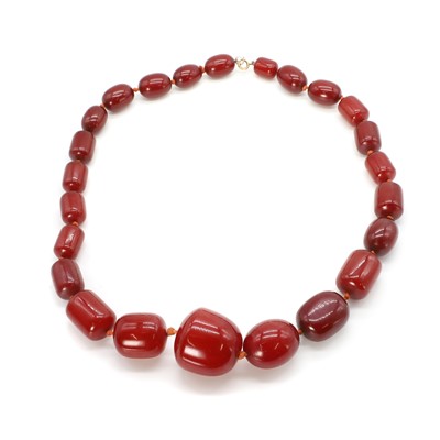Lot 250 - A single row Bakelite bead necklace