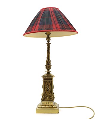Lot 732 - A Victorian brass oil lamp