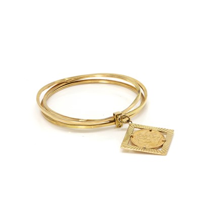 Lot 448 - A sovereign coin bracelet
