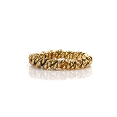 Lot 80 - A twist rope ring