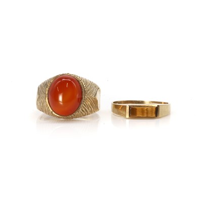Lot 299 - Two 9ct gold rings