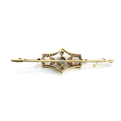 Lot 51 - An early 20th century diamond and aquamarine bar brooch