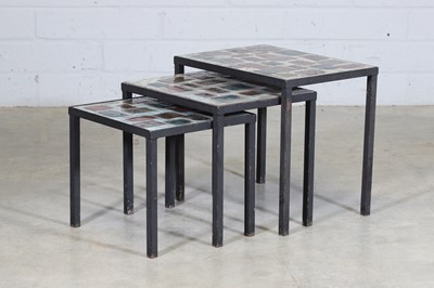 Lot 718 - A nest of three side tables
