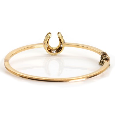 Lot 44 - An Edwardian diamond and split pearl hinged bangle