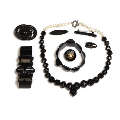 Lot 369 - A group of antique Whitby jet and French jet jewellery