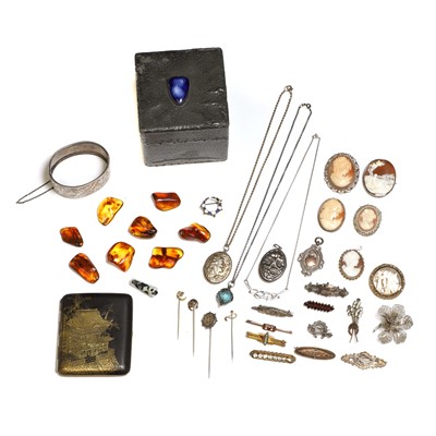 Lot 390 - A collection of antique and vintage silver and costume brooches