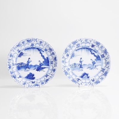 Lot 43 - A pair of Chinese blue and white plates