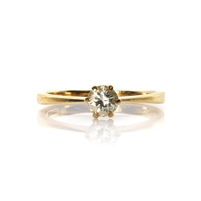 Lot 81 - An 18ct gold single stone diamond ring